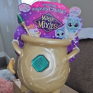 Gold Cauldron with Green Gem